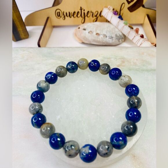 Handmade Lapis Lazuli & Labradorite Unisex Gemstone Bead Bracelet - Picture 7 of 10